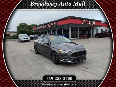 Used 2018 Ford Fusion SE w/ Equipment Group 201A FWD image 1