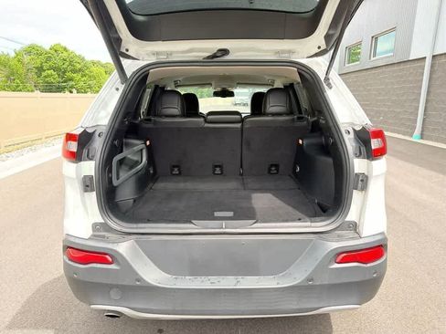 Used 2018 Jeep Cherokee Limited AWD/4WD image 35