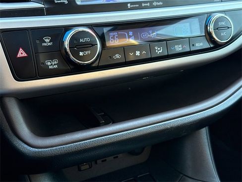 Used 2019 Toyota Highlander Limited image 28
