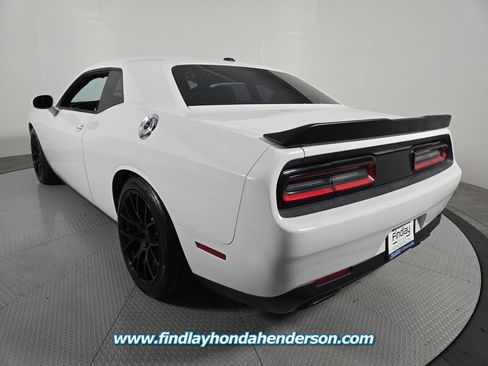 Used 2015 Dodge Challenger SXT RWD image 4