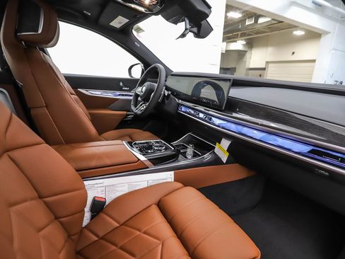 Used 2026 BMW 740i xDrive AWD/4WD image 31