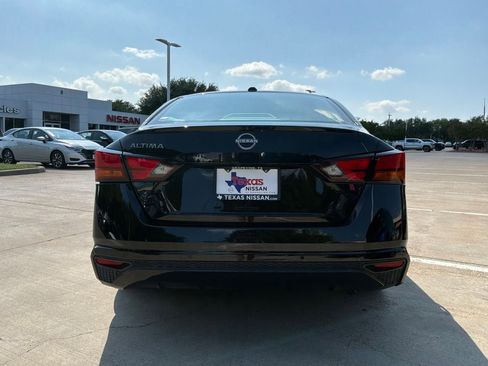Used 2025 Nissan Altima 2.5 SV FWD image 7
