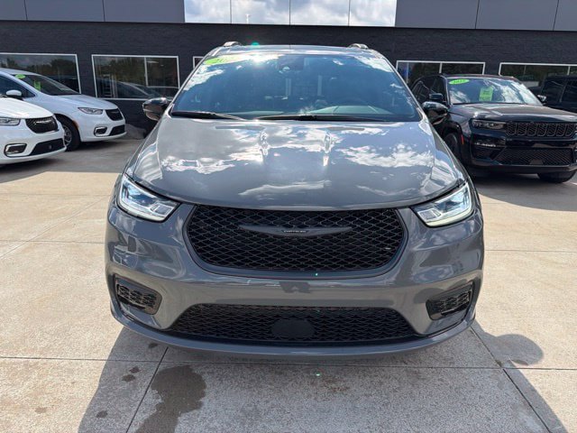 Certified 2025 Chrysler Pacifica Limited AWD/4WD image 2