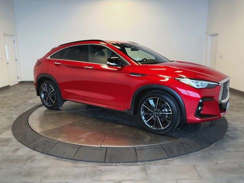 New 2025 INFINITI QX55 Essential image 2