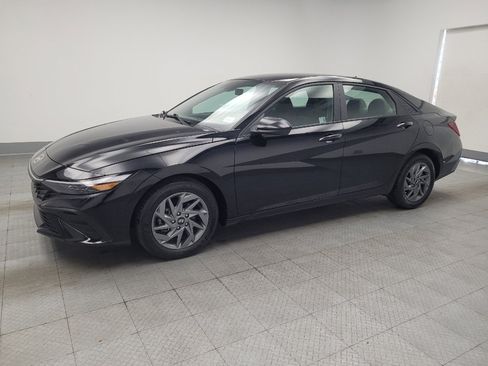 Used 2024 Hyundai Elantra SEL FWD image 2