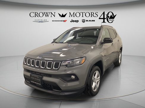 Used 2023 Jeep Compass Latitude w/ Sun and Sound Group AWD/4WD image 11
