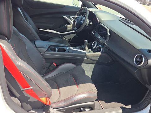 Used 2019 Chevrolet Camaro ZL1 RWD image 12