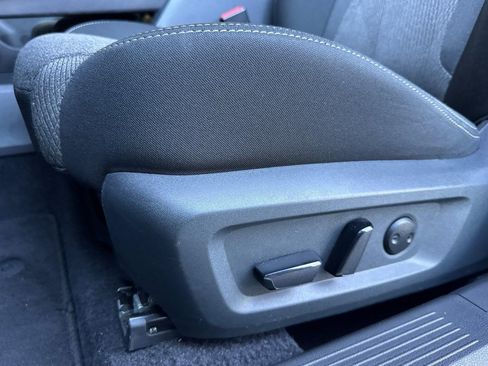 Used 2025 Nissan Rogue SV FWD image 13