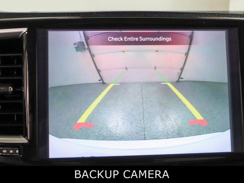 Used 2024 Chrysler Pacifica Touring-L FWD image 18