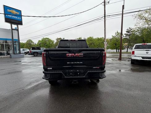 Used 2024 GMC Sierra 2500 AT4 w/ Technology Package AWD/4WD image 6
