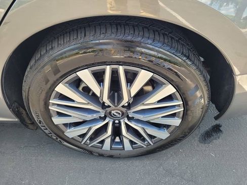 Used 2025 Nissan Altima 2.5 SV FWD image 25