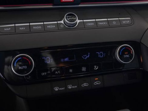 Used 2024 Hyundai Elantra SEL image 20