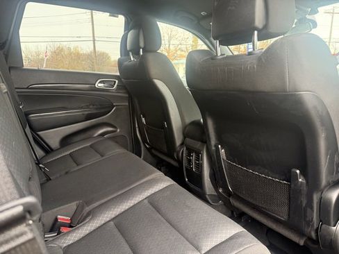 Used 2020 Jeep Grand Cherokee Laredo image 23