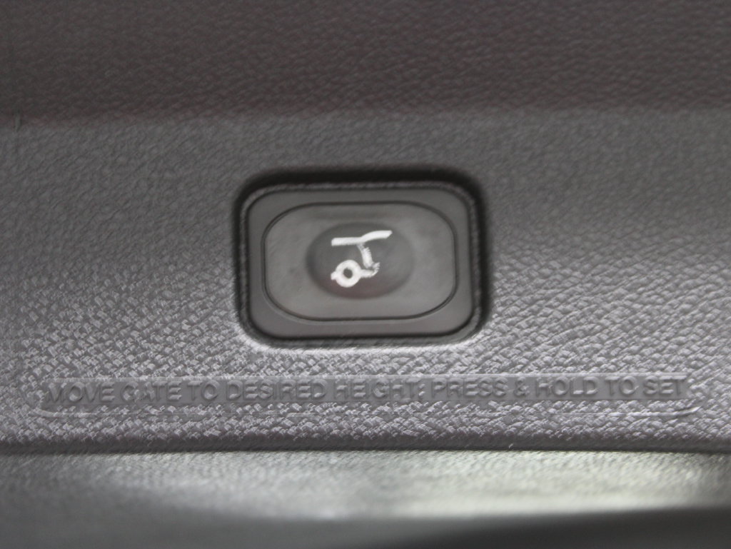 Used 2016 Ford Explorer Platinum AWD/4WD image 46