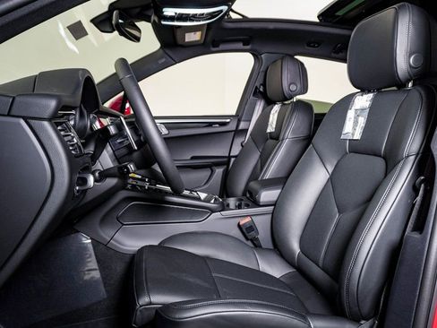 New 2026 Porsche Macan image 5