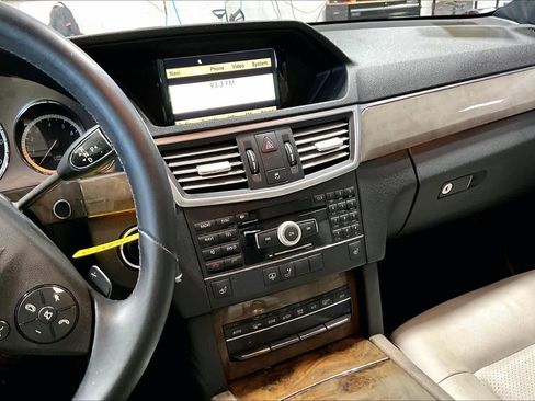 Used 2010 Mercedes-Benz E 350 4MATIC Sedan image 7