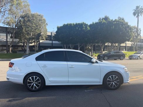 Used 2017 Volkswagen Jetta SE image 10