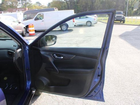 Used 2020 Nissan Rogue SV FWD image 16