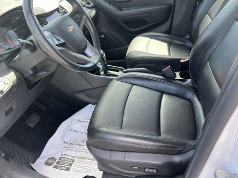 Used 2020 Chevrolet Trax Premier FWD image 16