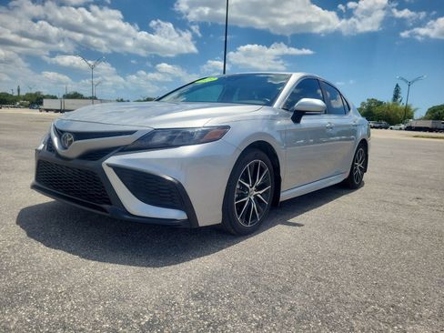 Used 2023 Toyota Camry SE FWD image 2