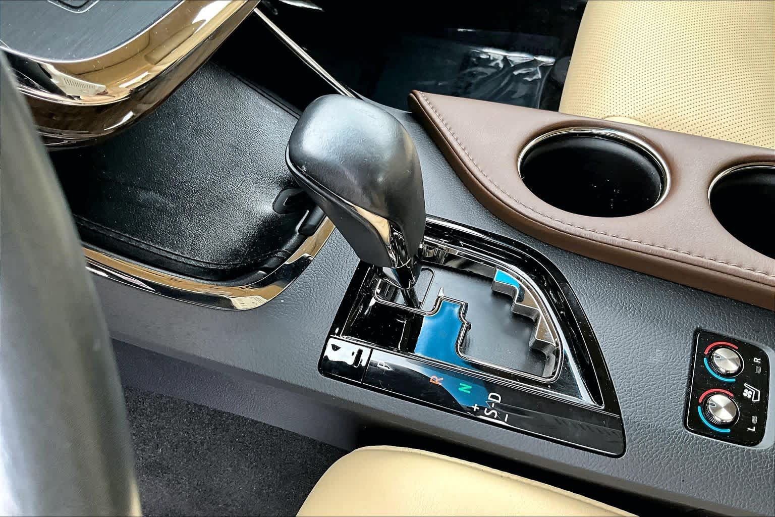 Used 2014 Toyota Avalon Limited FWD image 17