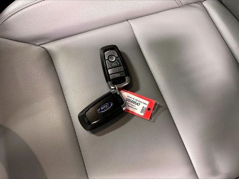 Used 2021 Ford Explorer XLT w/ Equipment Group 202A AWD/4WD image 31