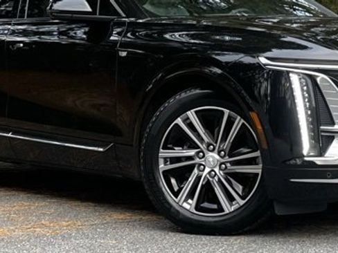 Used 2024 Cadillac Lyriq Luxury image 11