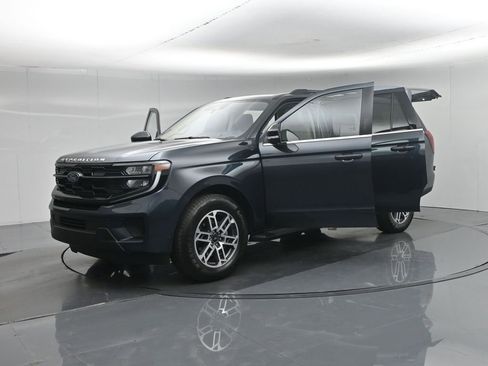 Used 2025 Ford Expedition Max Active RWD image 37