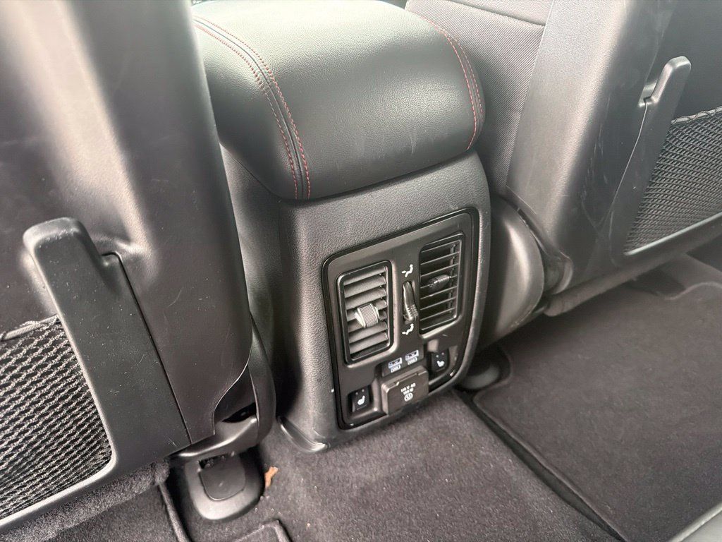 Used 2025 Dodge Durango GT AWD/4WD image 23