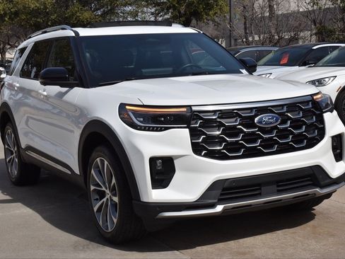 Certified 2025 Ford Explorer Platinum w/ Ultimate Package image 4