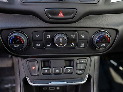 Used 2018 GMC Terrain SLE w/ Driver Convenience Package image 24