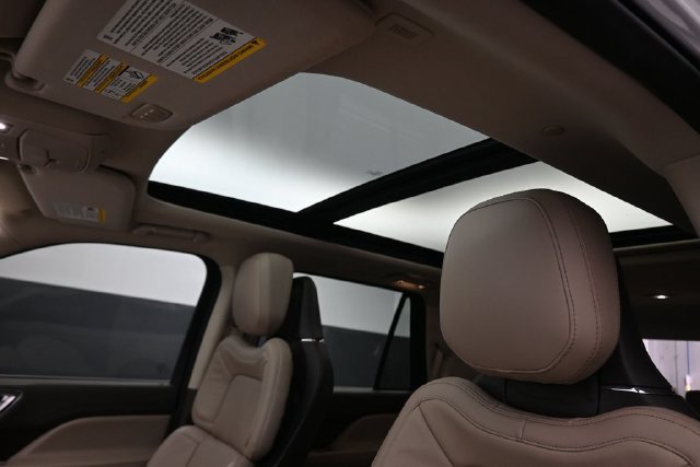 Certified 2023 Lincoln Navigator Reserve RWD image 19