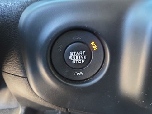 Used 2019 Jeep Wrangler Unlimited Sahara w/ Safety Group image 31