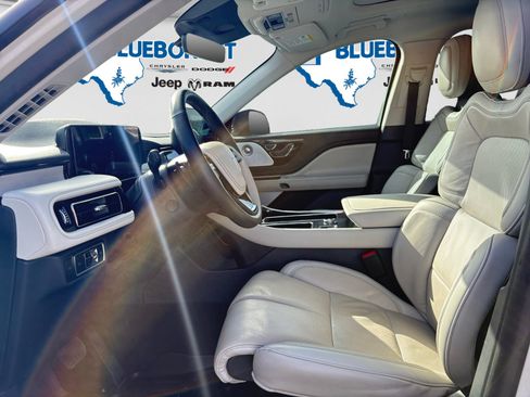 Used 2025 Lincoln Aviator Reserve w/ Equipment Group 201A AWD/4WD image 11