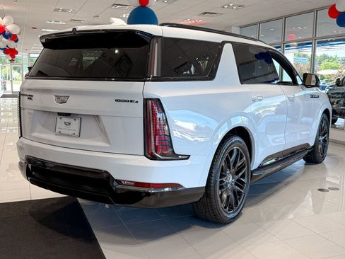 New 2026 Cadillac Escalade IQL Sport 1 w/ LPO, ONYX Package AWD/4WD image 8