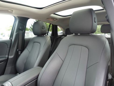 Used 2021 Mercedes-Benz GLA 250 4MATIC image 13