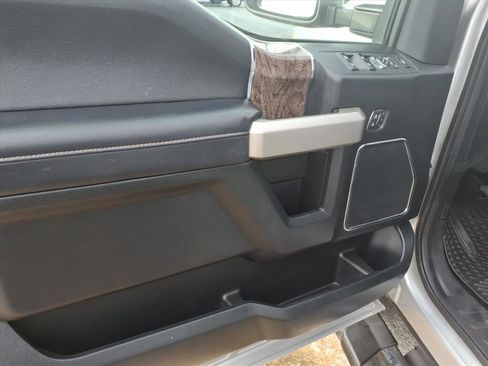 Used 2017 Ford F250 Lariat w/ Chrome Package image 10