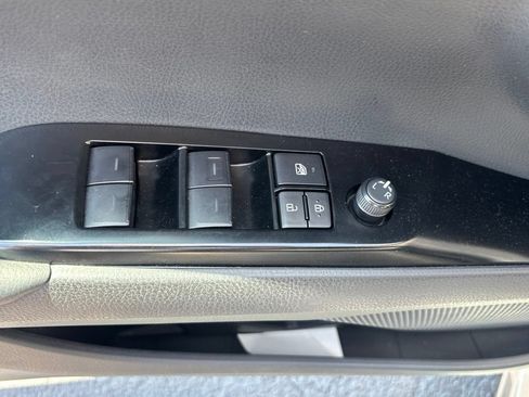 Used 2025 Toyota Camry SE FWD image 8