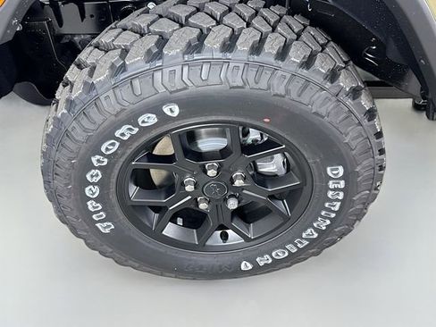 New 2025 Jeep Gladiator Sport image 28