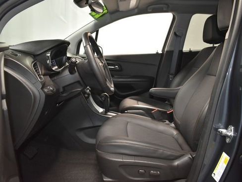Certified 2022 Chevrolet Trax LT w/ LT Convenience Package FWD image 12
