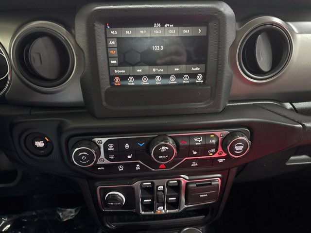 Used 2022 Jeep Gladiator Sport AWD/4WD image 16