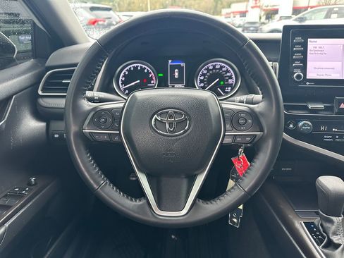 Used 2022 Toyota Camry LE image 18