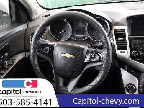 Used 2016 Chevrolet Cruze LT w/ Technology Package image 15