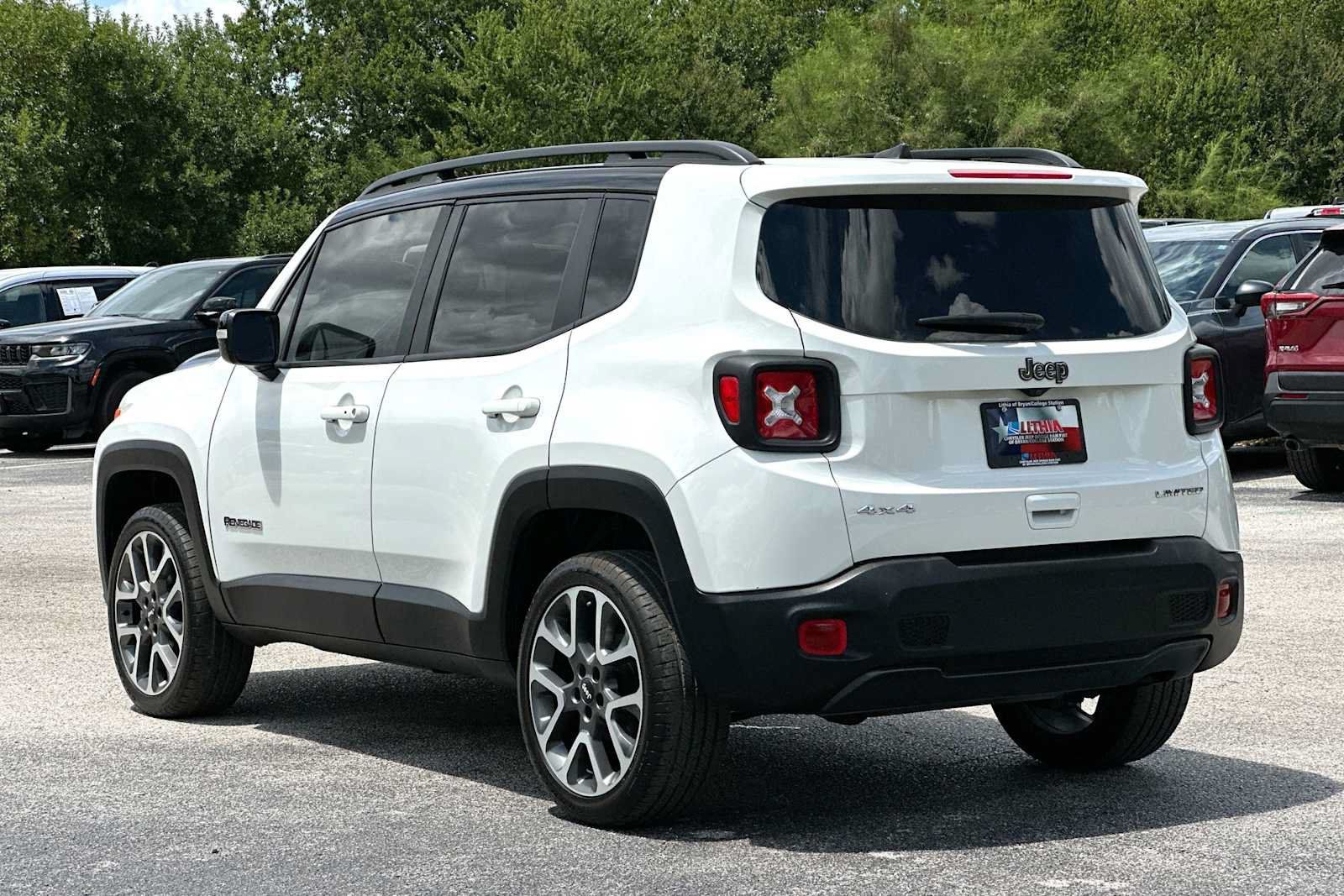 Used 2022 Jeep Renegade Limited w/ Sun, Sound & Wheels Group AWD/4WD image 13