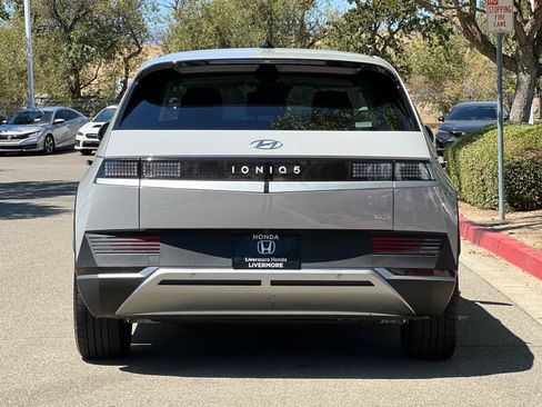 Used 2024 Hyundai Ioniq 5 SEL AWD/4WD image 5