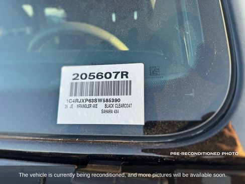 Used 2025 Jeep Wrangler Unlimited Sahara AWD/4WD image 19