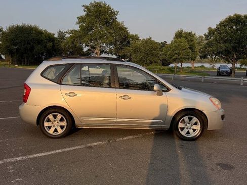 Used 2009 Kia Rondo LX FWD image 8