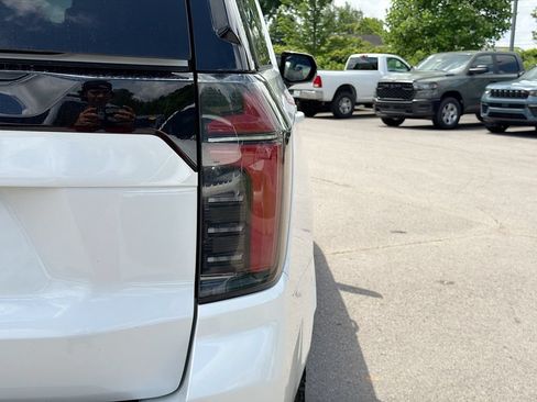 Used 2025 Chevrolet Suburban Z71 AWD/4WD image 11