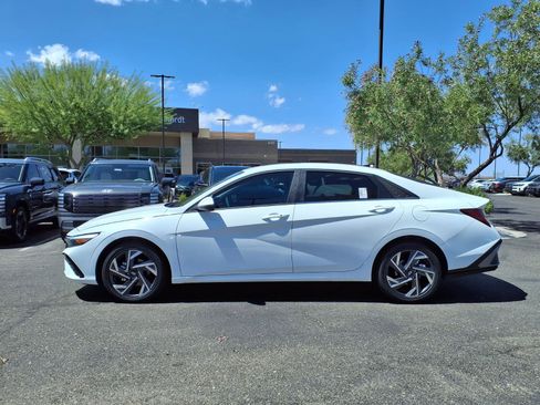 New 2026 Hyundai Elantra Limited FWD image 3