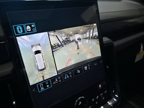 New 2026 GMC Yukon XL AT4 w/ AT4 Premium Plus Package AWD/4WD image 19